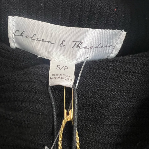 NWT Chelsea & Theodore Black Cowl Neck Sweater Size Small - Picture 3 of 3